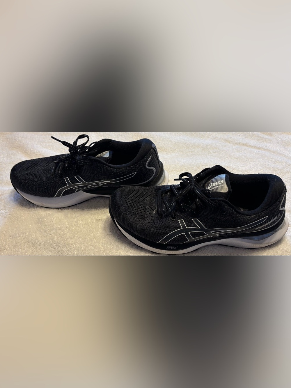 Women’s Asics Gel Cumulus 24- US size 9